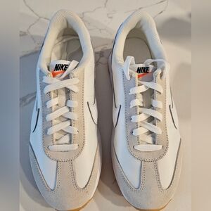 New! Nike Womens Sneakers